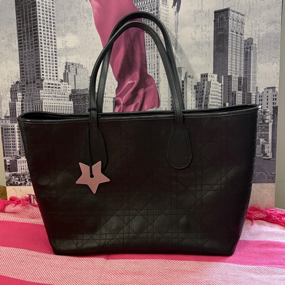 Dior Black leather tote bag with charm - Picture 1 of 15